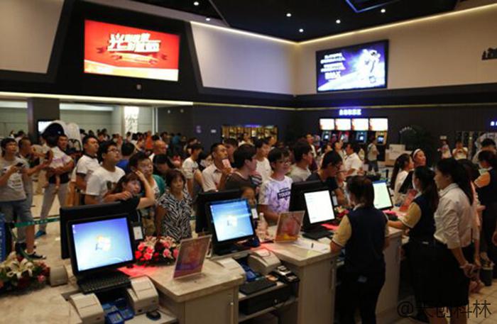 電影院觸摸體機(jī)怎么選購(gòu)？怎么減少排隊(duì)現(xiàn)象