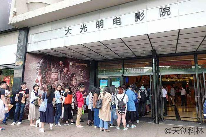 電影院觸摸體機(jī)怎么選購(gòu)？怎么減少排隊(duì)現(xiàn)象